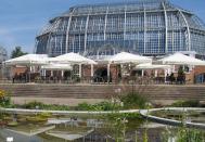 Café im Gewächshausbereich Café im Gewächshausbereich